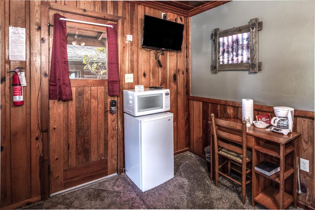 Apache Village 5, Queen Bed, Midtown, Sleeps 2 Ruidoso Exterior photo