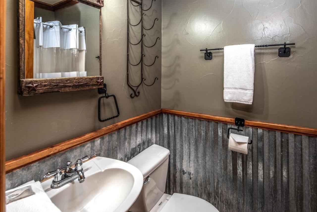 Apache Village 5, Queen Bed, Midtown, Sleeps 2 Ruidoso Exterior photo